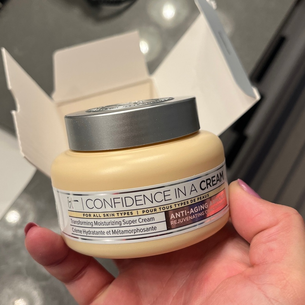 IT cosmetics confidence in a cream - Picture 3 of 4